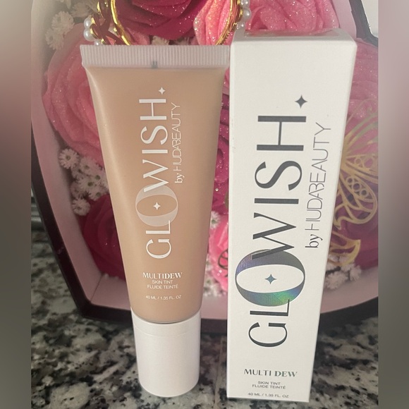 Glowish By Huda Beauty Multidew Skin Tint In 04 Light Medium Discontinued - Picture 3 of 5